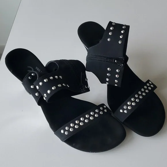 Onex studded black sandal. - Picture 3 of 7